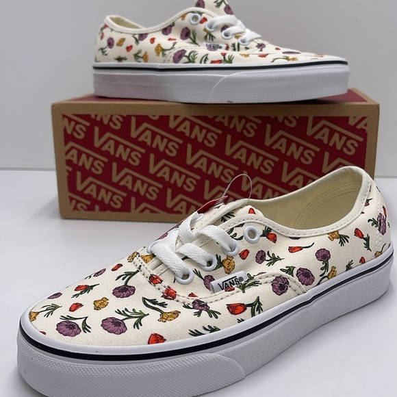 Vans WMNS Authentic Poppy Floral Cream
VN0A5JMPCRM Sneakers - Picture 14 of 16